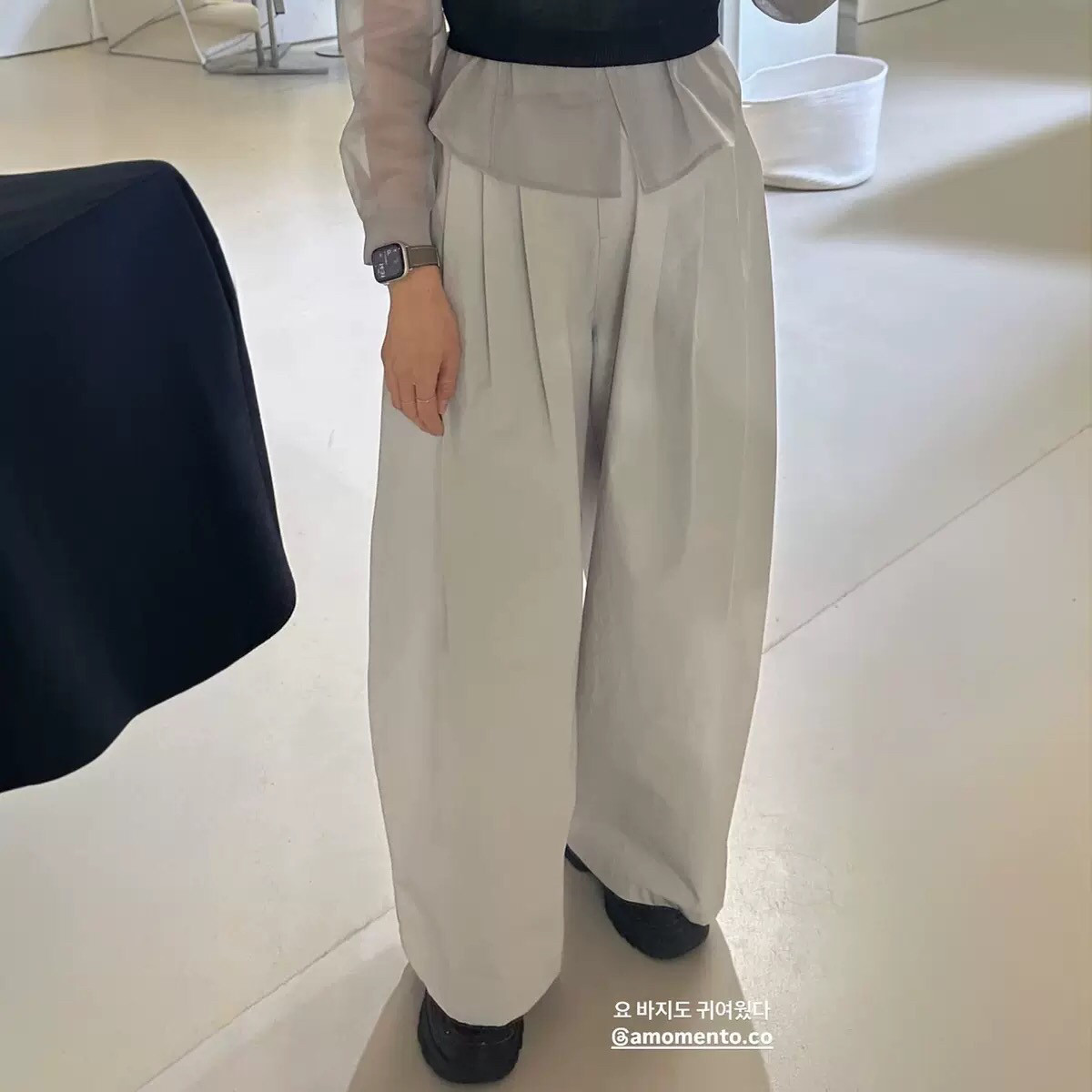 韩国amoento2025春季新款氛围感垂感松紧腰褶皱纯色阔腿长裤度假