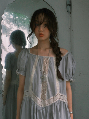 韩国fletta夏季蓝色复古蕾丝拼接法式泡泡袖连衣裙女度假风白色