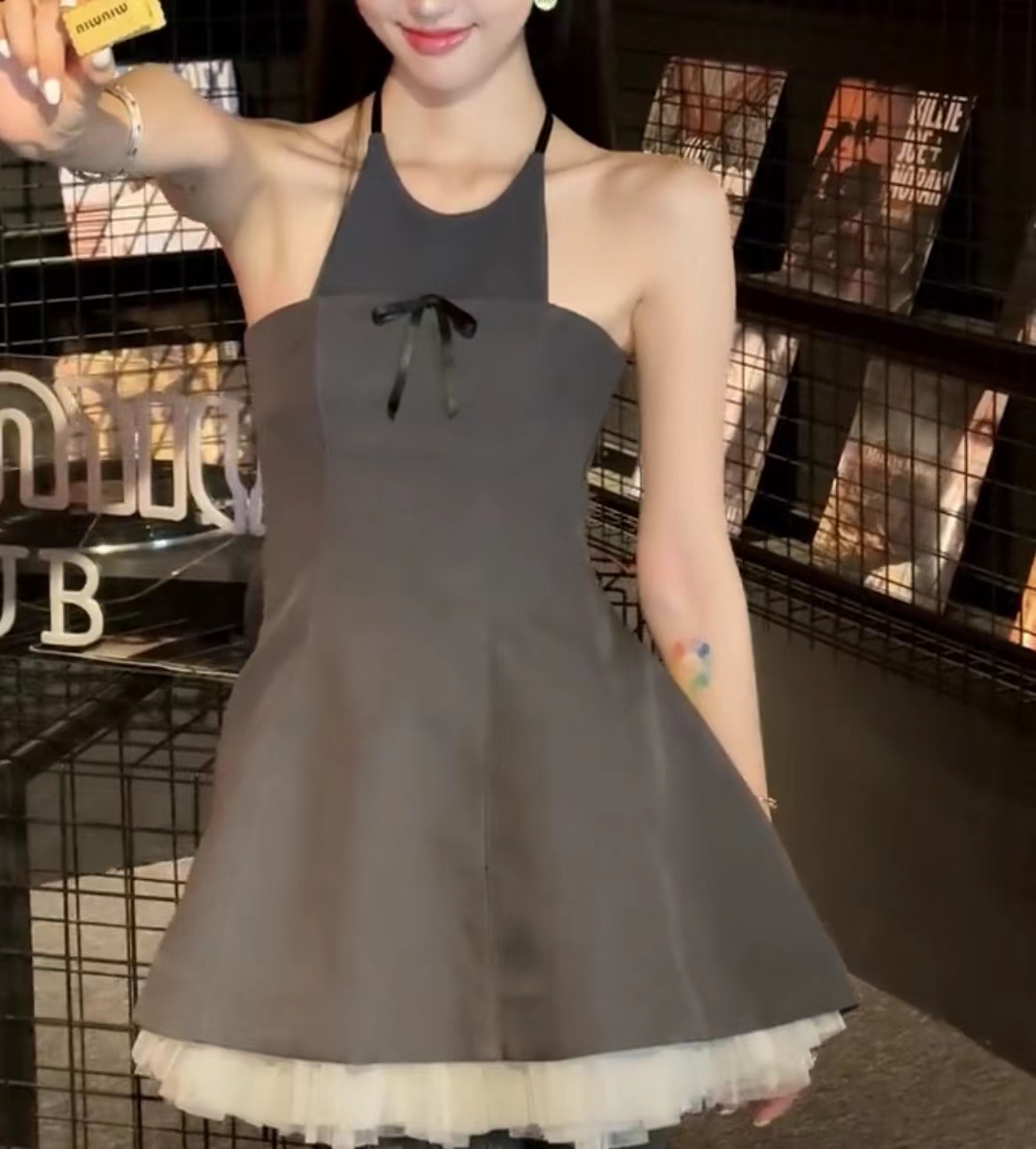 sst23AW法式挂脖蓬蓬连衣裙