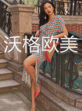 沃格D夏季新款红蓝旗帜几何印花V领蝙蝠袖开衩人丝轻薄针织连衣裙