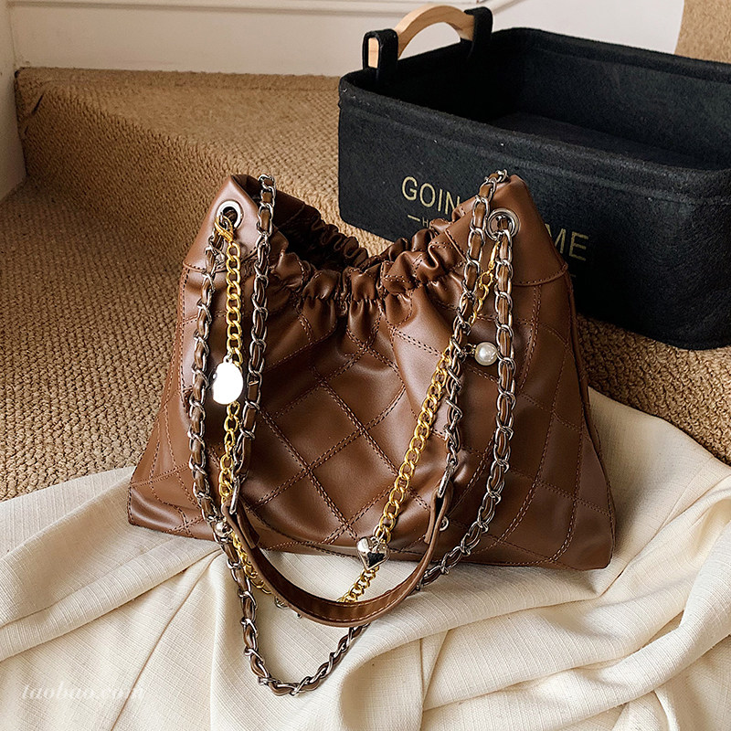 秋冬季复古大容量包包女2026新款时尚通勤单肩斜挎包高级感水桶包,箱包皮具/热销女包/男包,托特包,淘宝优惠券,粉丝福利购,淘宝优惠卷