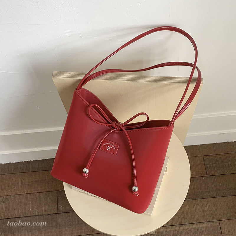 精致超火小包包女式2025新款通勤百搭单肩腋下包外出小拎包水桶包,箱包皮具/热销女包/男包,水桶包,淘宝优惠券,粉丝福利购,淘宝优惠卷