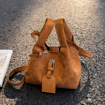 超火小众麂皮绒包包女2025新款秋冬季复古百搭斜挎包手提包小拎包