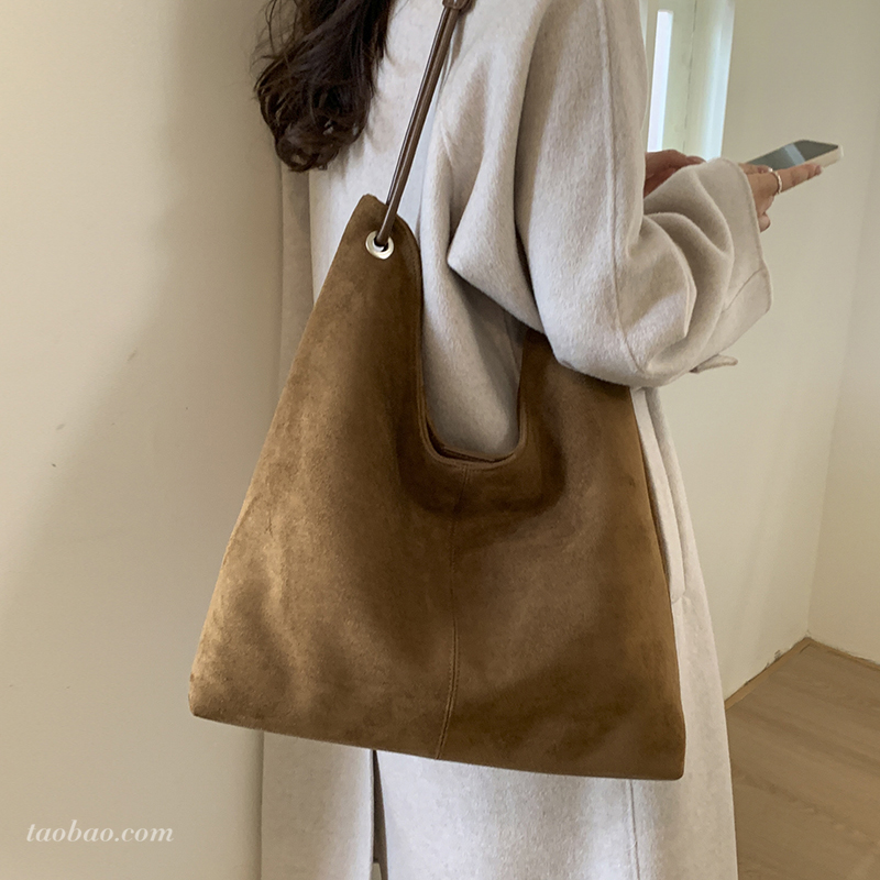 今年流行大容量包包女式2025新款麂皮绒高级感通勤包单肩包托特包