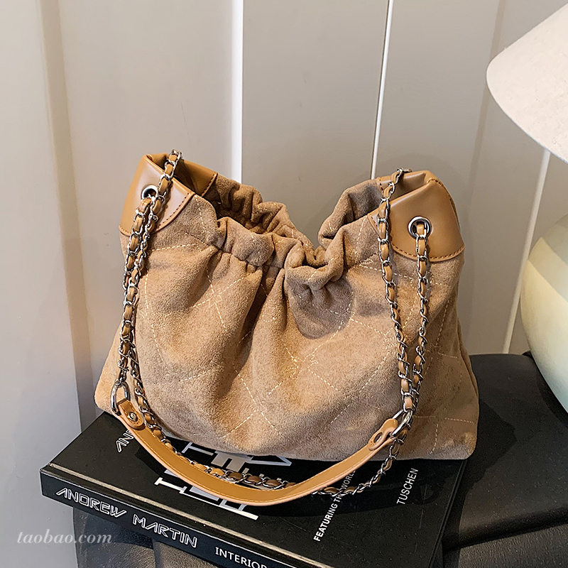 2025新款磨砂水桶包百搭单肩手拎