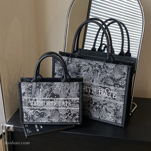 2025秋季新款潮流时尚印花托特包