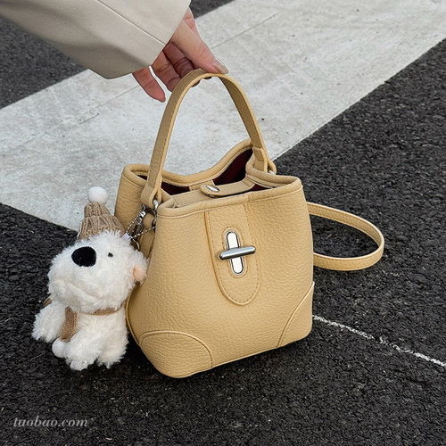 复古百搭通勤女款水桶包