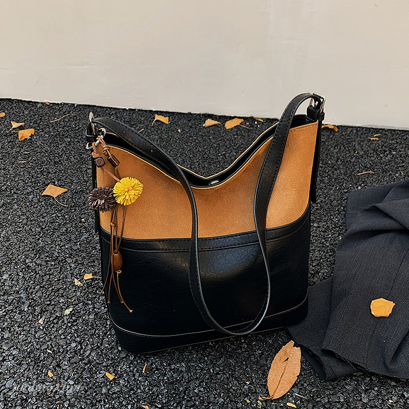 复古单肩包大容量通勤斜挎水桶包