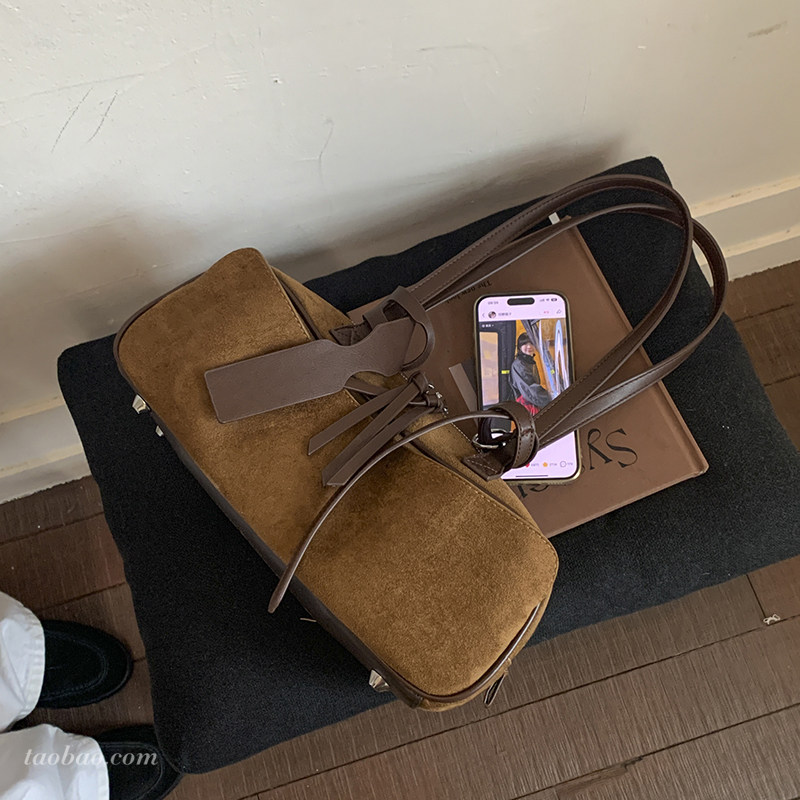 2025年秋冬新款腋下枕头包