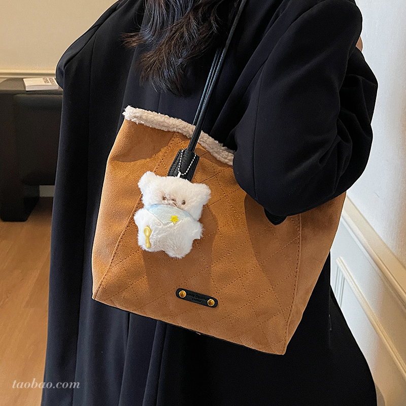 毛茸茸拼接气质单肩通勤托特包