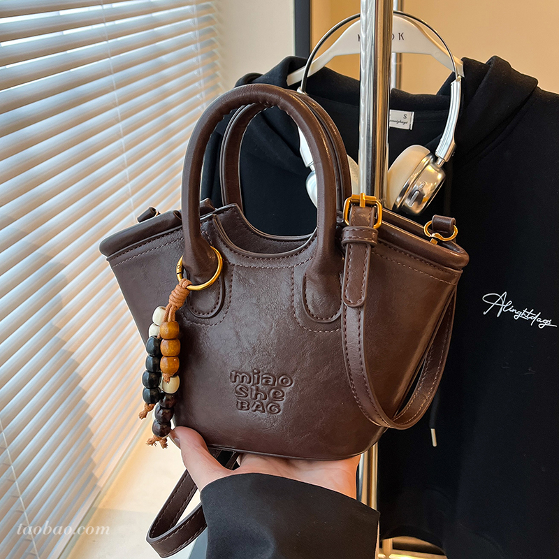 高级感小众菜篮子单肩斜挎水桶包