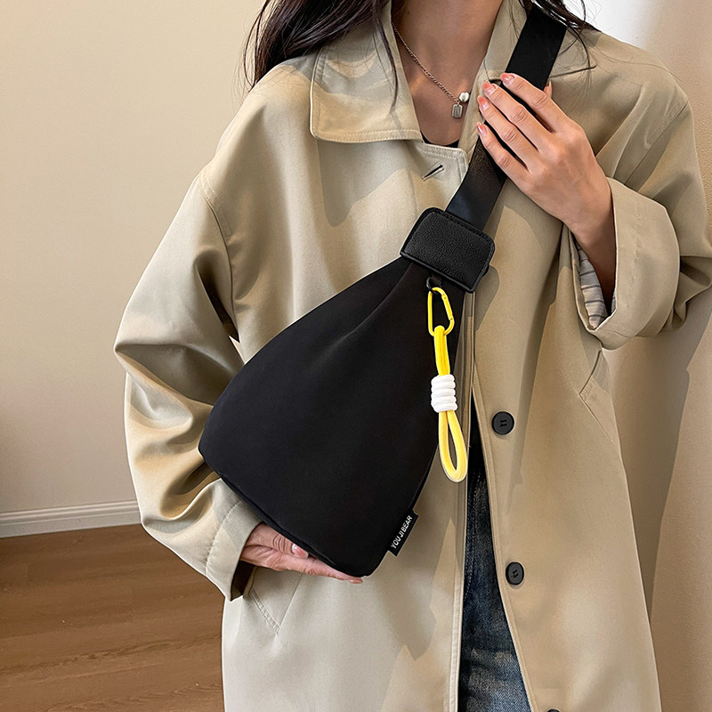 今年流行超火小众设计包包女2025新款爆款百搭斜挎胸包时尚水桶包,箱包皮具/热销女包/男包,胸包,淘宝优惠券,粉丝福利购,淘宝优惠卷