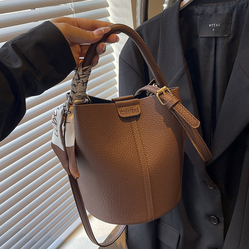 荔枝纹褶皱子母流行手提水桶包