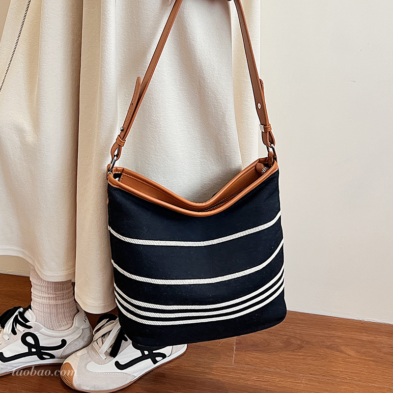 休闲百搭超火小包女2025新款