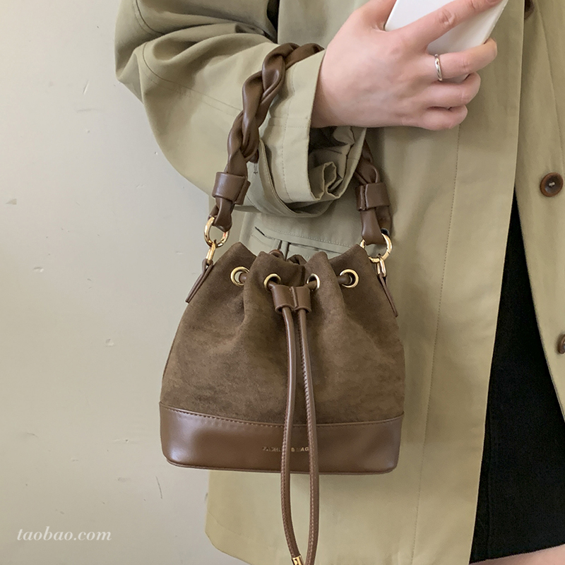 2025新款时尚水桶包手提斜挎包