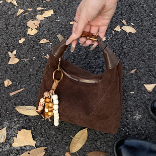 斜挎包精致小拎包 百搭女式 超火小众复古麂皮绒包包2025秋冬季 新款