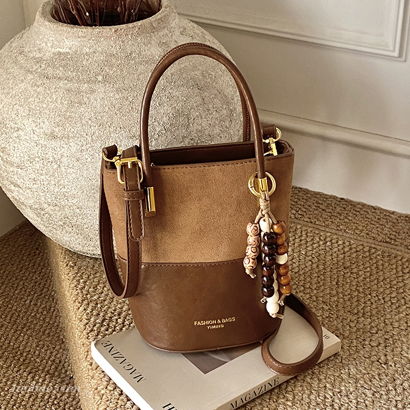 2025新款磨砂水桶包百搭单肩斜挎