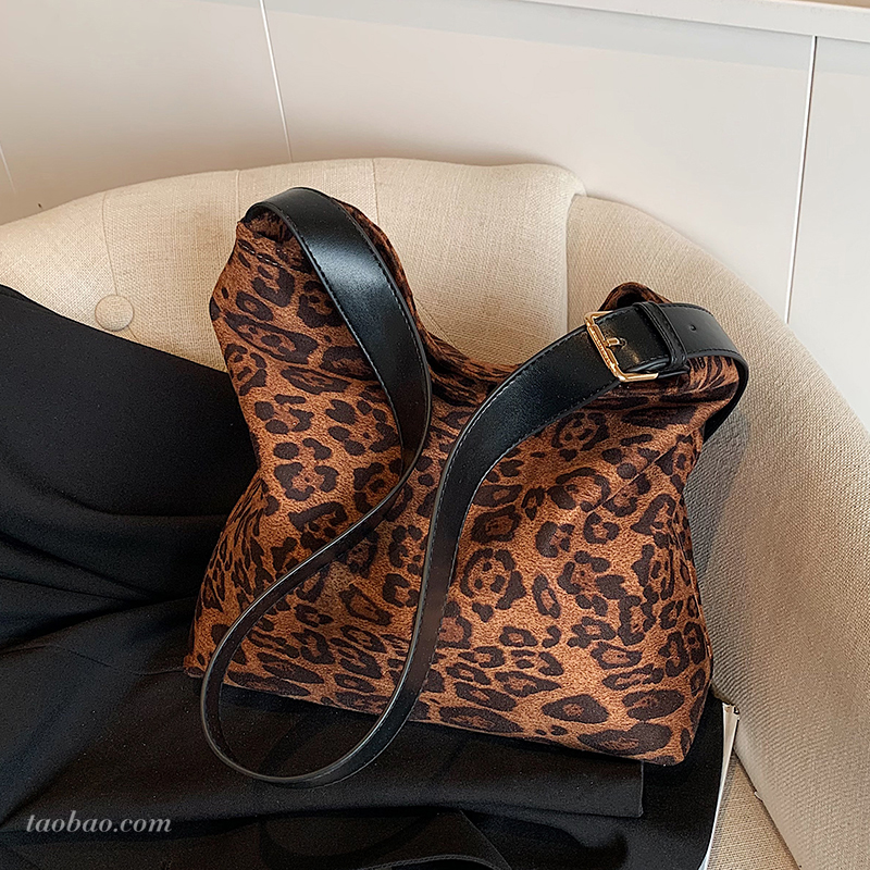 秋冬新款豹纹大容量单肩托特包