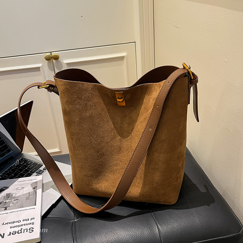 大容量通勤托特包2025冬季新款