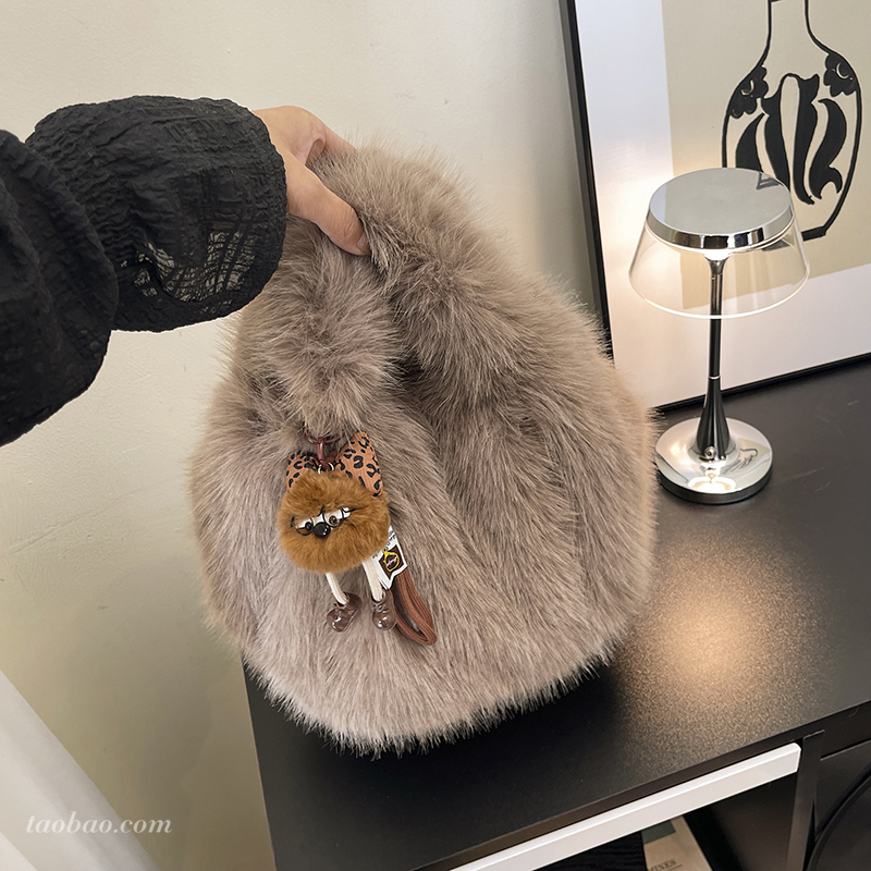 小众毛茸茸包包女2025新款