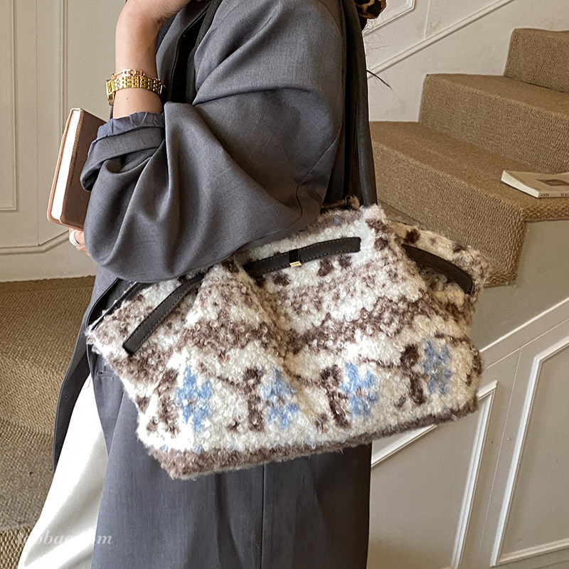 冬季大容量毛茸茸包包女2026新款通勤单肩腋下包毛毛包手提水桶包,箱包皮具/热销女包/男包,托特包,淘宝优惠券,粉丝福利购,淘宝优惠卷