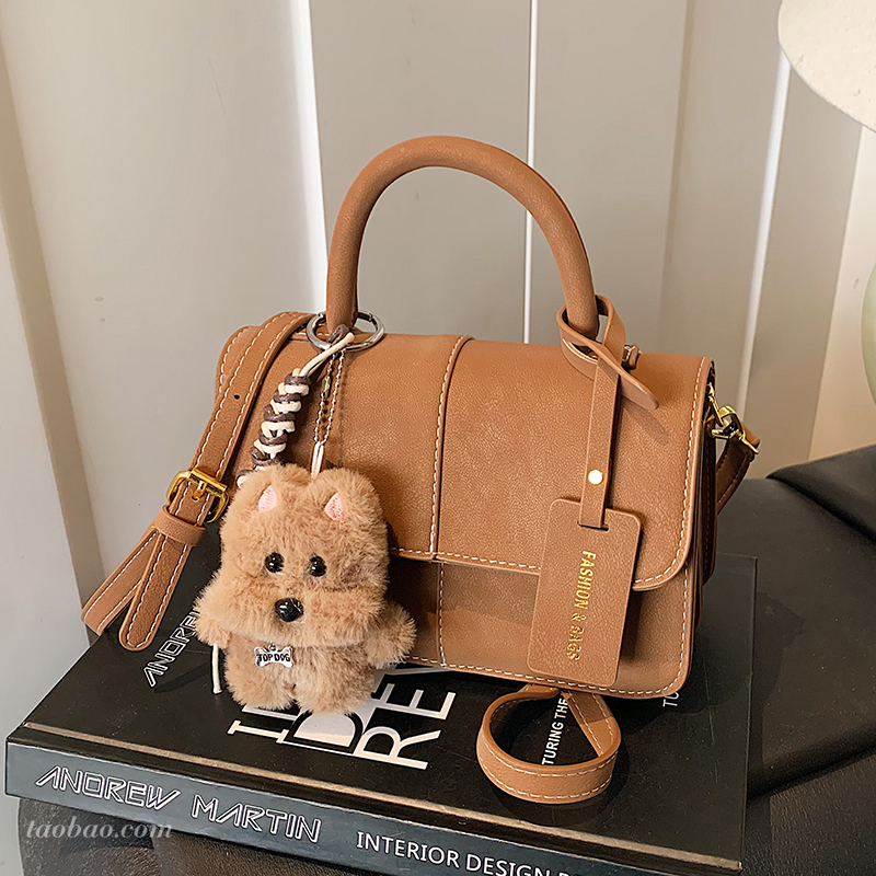 时尚复古磨砂包包2025新款秋冬季百搭女式斜挎包高级感手提小方包