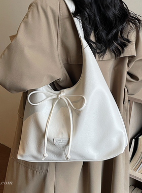 松弛感大容量包包女2026新款时尚通勤单肩包大学生外出托特水桶包