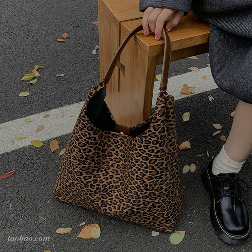 磨砂大容量通勤托特包