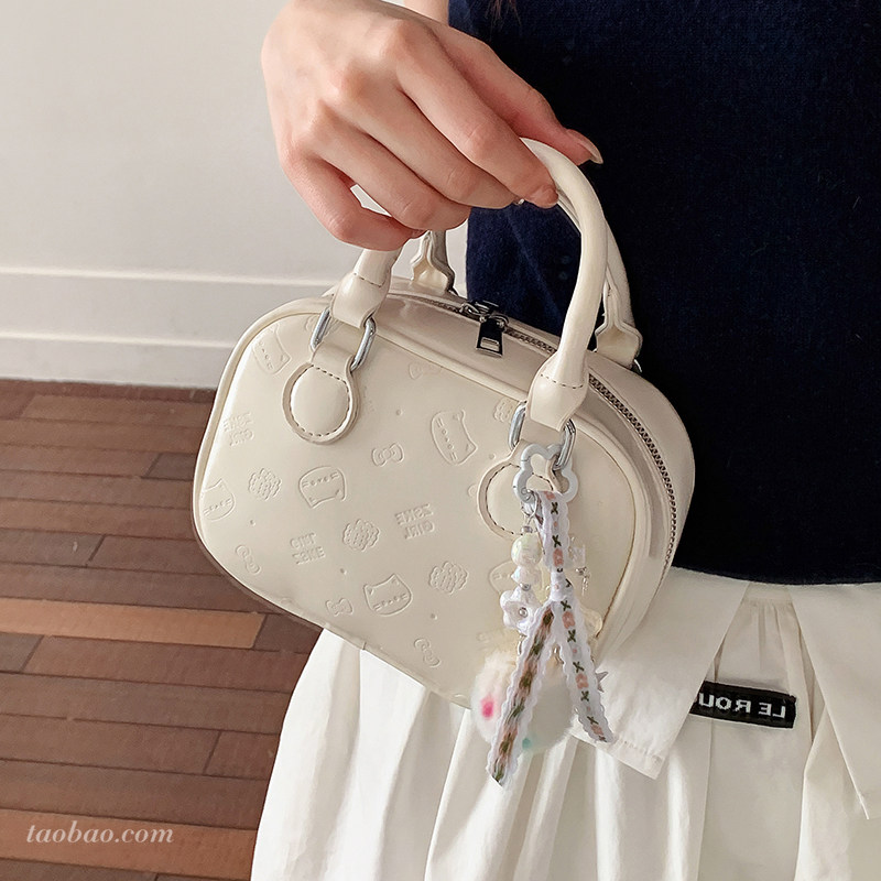 早春新款卡通压花小方包时尚百搭单肩斜挎包高级感小众设计手提包,箱包皮具/热销女包/男包,小方包,淘宝优惠券,粉丝福利购,淘宝优惠卷