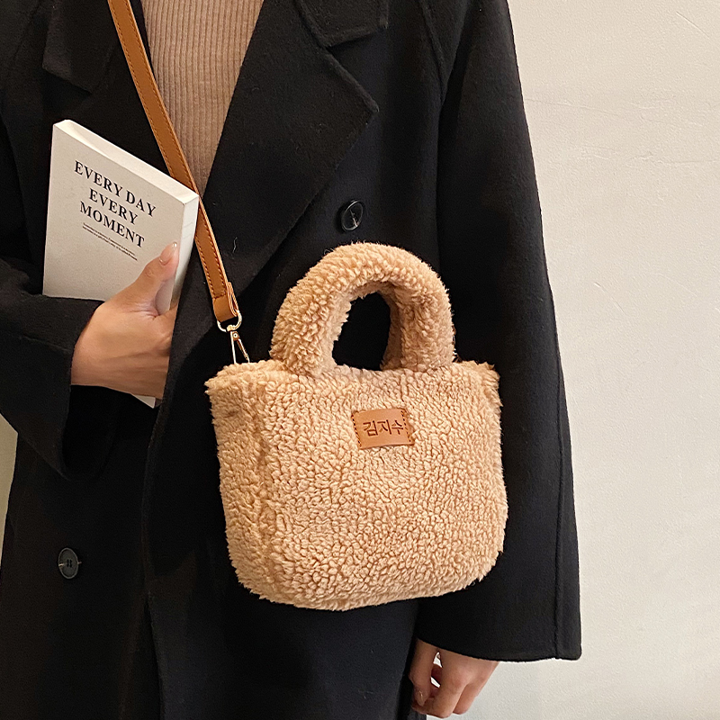 2023秋冬新款高级时尚流行水桶包