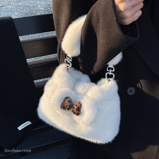 秋冬季 百搭斜挎包单肩腋下包毛毛包 超火小众毛茸茸包包女2025新款
