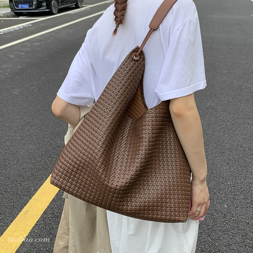 秋冬编织纹大容量单肩托特包