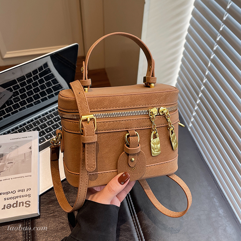 2025新款磨砂水桶包百搭单肩斜挎