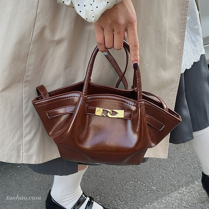 高级感油皮复古小包包女2026新款时尚百搭斜挎包精致手提包翅膀包,箱包皮具/热销女包/男包,水桶包,淘宝优惠券,粉丝福利购,淘宝优惠卷