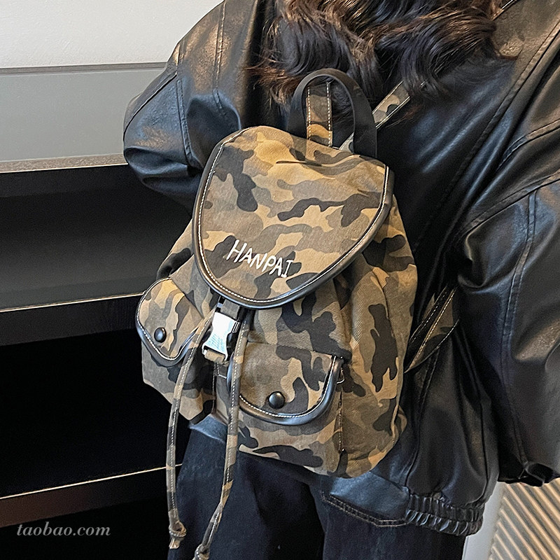 休闲迷彩女式双肩包2026新款学院风通勤大容量后背包学生上课书包
