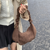 休闲复古麂皮绒包包女2025新款 轻便百搭斜挎包超火小众单肩腋下包