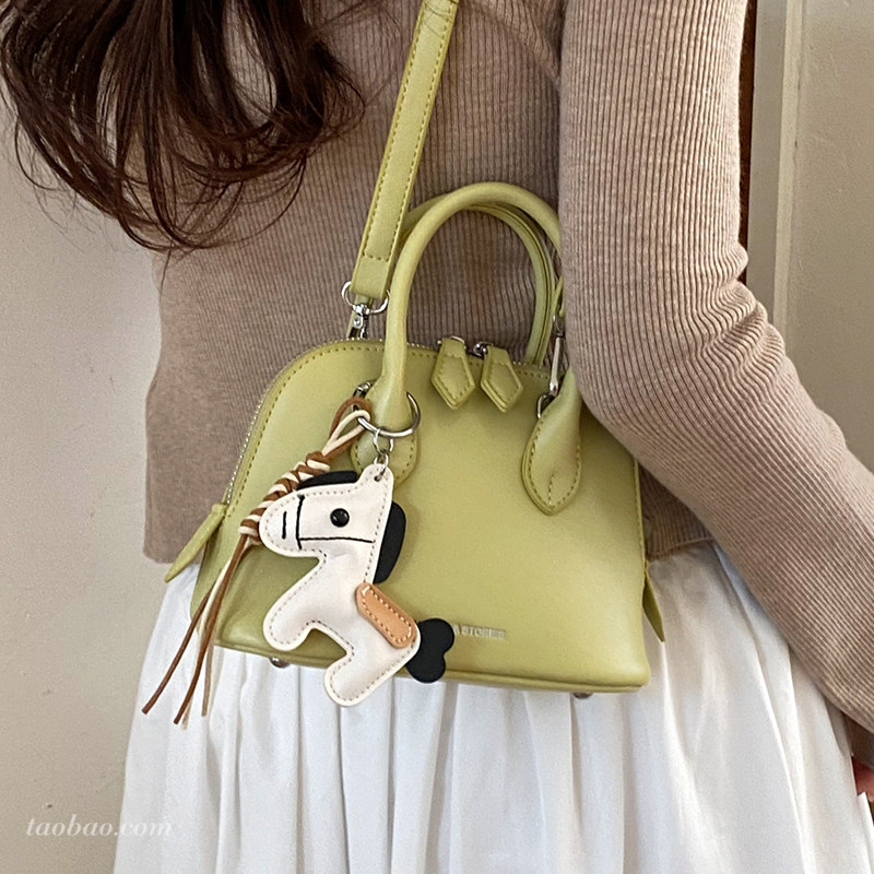 夏季超火手提贝壳包2026新款时尚百搭女士斜挎包高级感外出小拎包