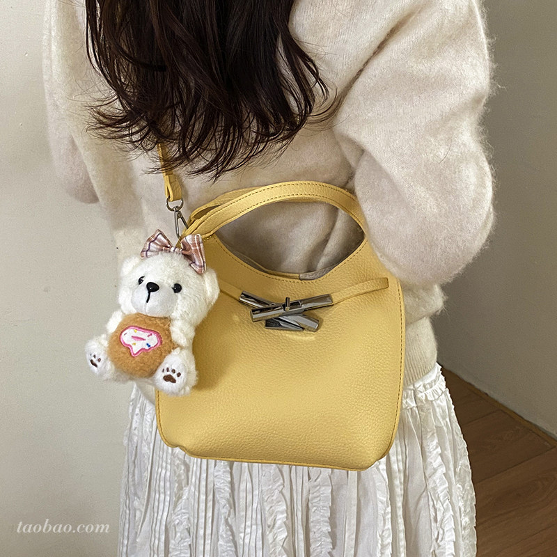 春夏季流行爆款小包包女2026新款时尚百搭斜挎包超火手提包水桶包,箱包皮具/热销女包/男包,水桶包,淘宝优惠券,粉丝福利购,淘宝优惠卷