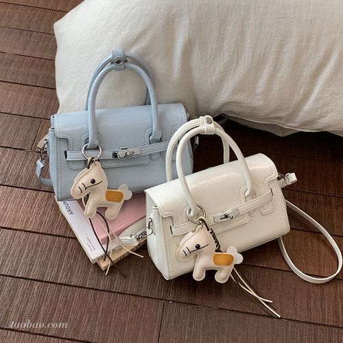 2026新款女小方包通勤百搭