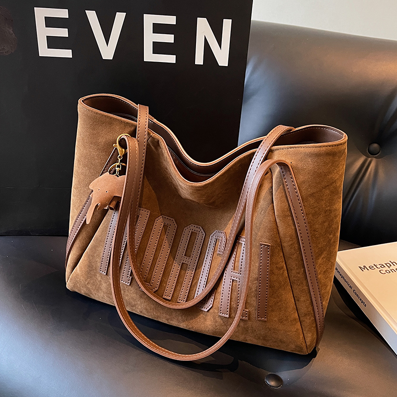 斜挎高级感秋冬单肩上课大包包