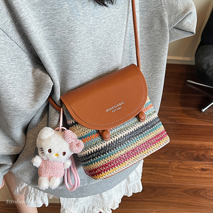 今年流行撞色小包包女2025新款 百搭斜挎包精致超火编织草编包 秋季