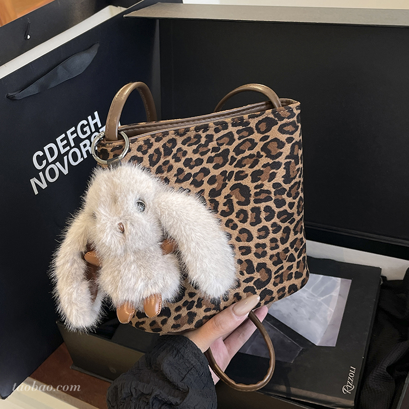 豹纹水桶包女2025秋冬新款