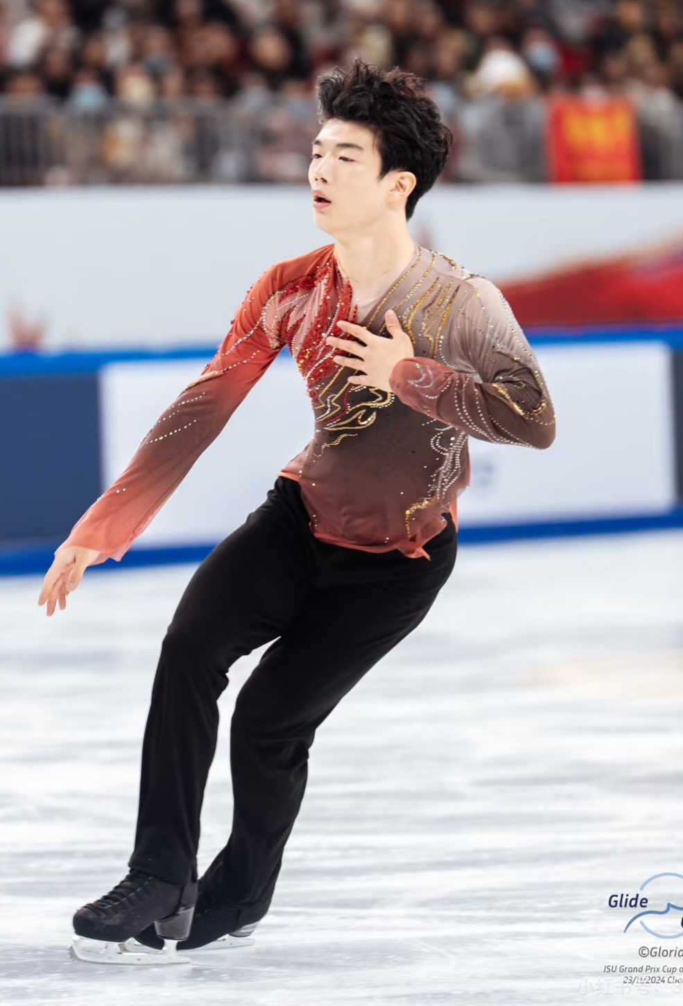 花样滑冰服速干高弹防水透气羽生结弦同款黑红拼接