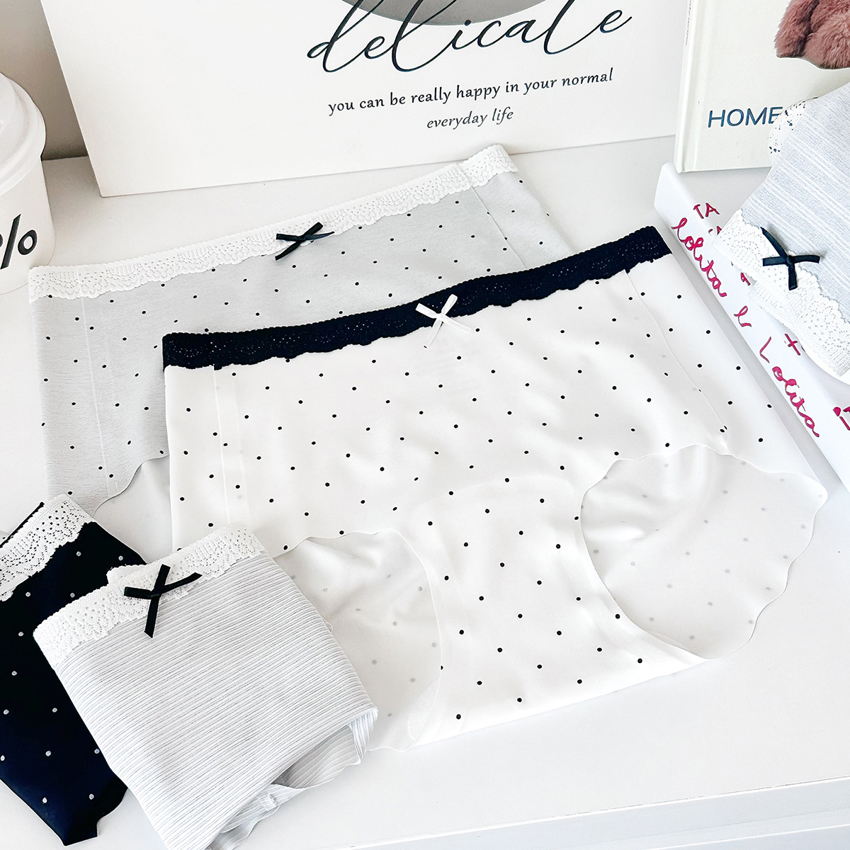 2025新品格雷系零感无痕内裤女