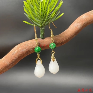 长耳坠14k镀金手工白玉兰耳坠搭配干青绿珠玉兰花水滴形设计