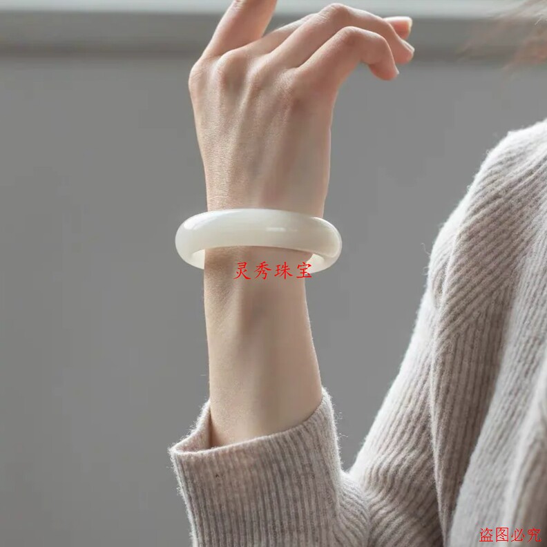 精品新疆和田玉色白玉手镯女款扁条青玉羊脂玉贵妃仿真玉石镯子