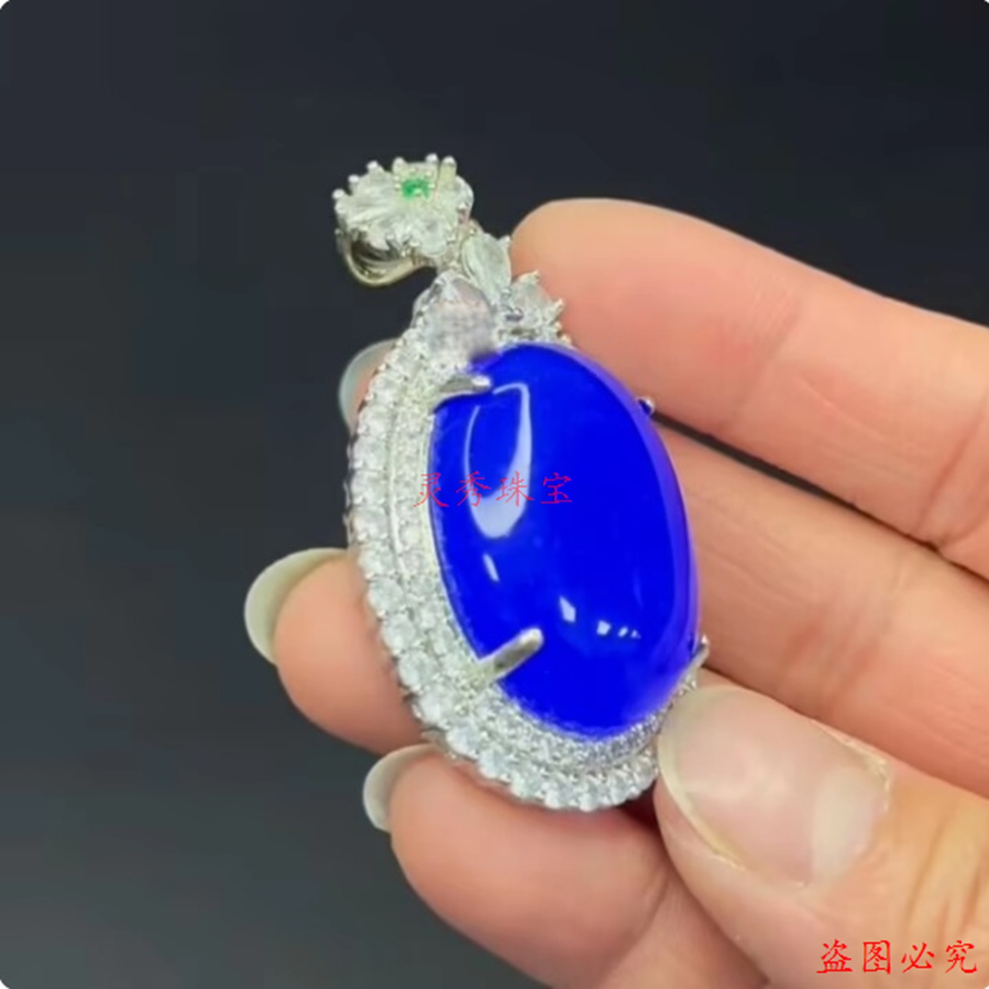 精美鸽子蛋吊坠冰种蓝色925银满钻镶嵌海蓝宝色大蛋面石英岩挂件