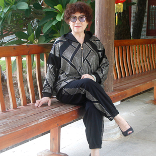 中老年秋装运动服套装加肥大码妈妈连帽卫衣时尚阔太太宽松两件套