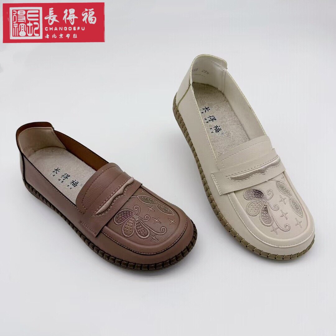 妈妈春夏新款平底老北京布鞋优雅