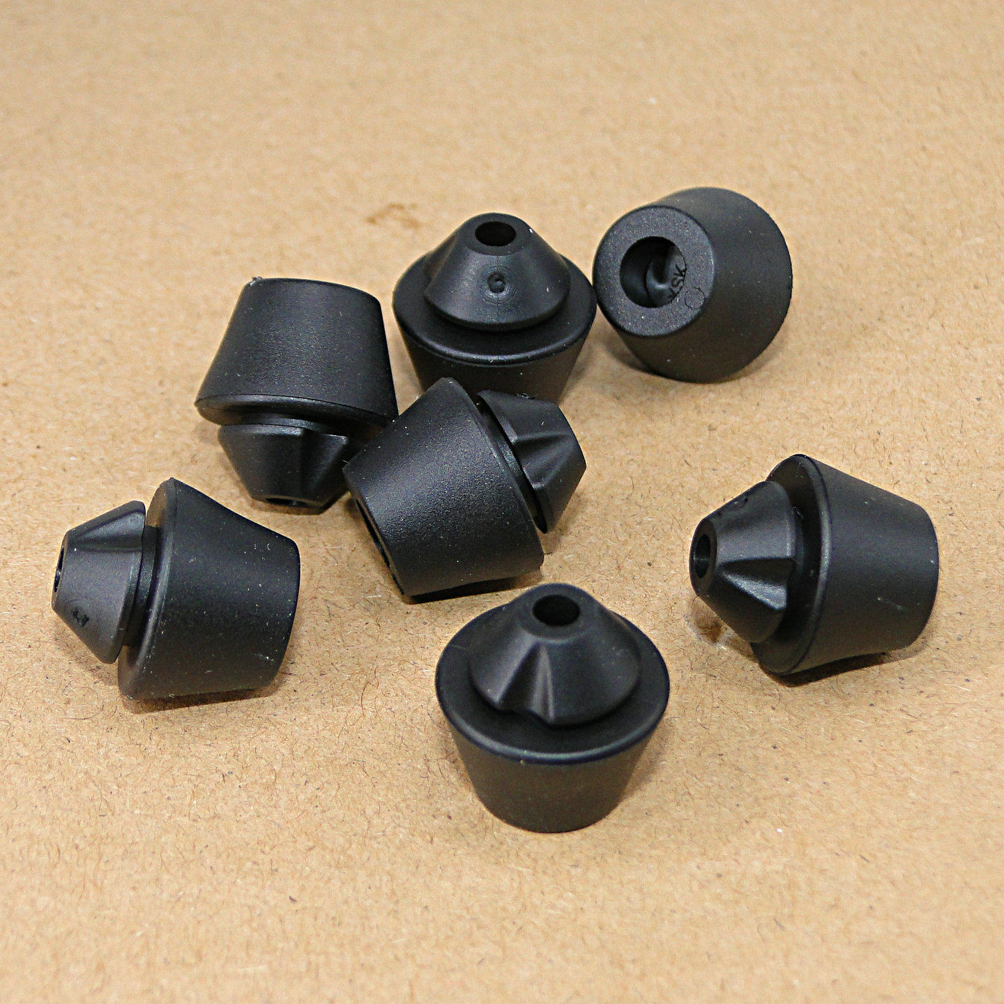 奇瑞瑞虎55X78前后车门大蚂蚁瑞虎e艾瑞泽5e行李箱缓冲减震橡胶垫